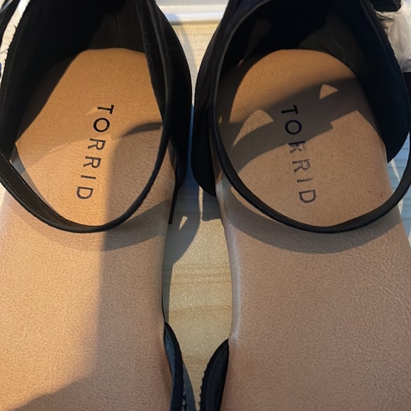 Torrid rhinestones flats w/ ankle straps size 7.5 Wide Width New never been worn - Picture 4 of 9